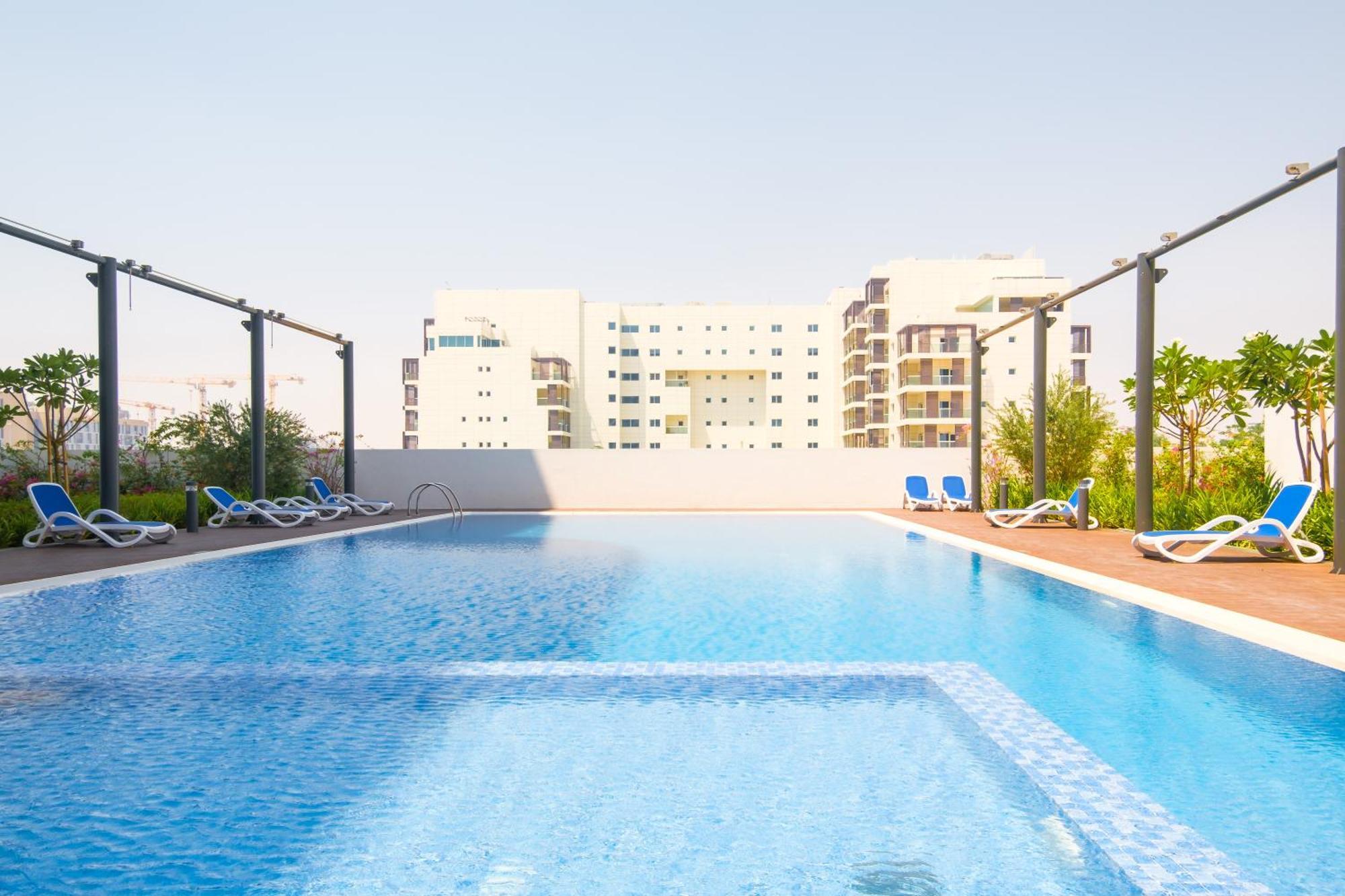 Poolside Charm Apartment Abu Dhabi Exterior photo